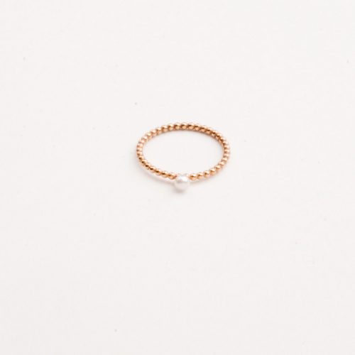 Charlotte-Wooning-ring-pearl-pearl-dejavu