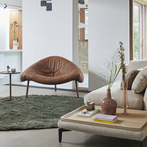 LABEL-Vandenberg-Tripoli-Armchair-Ginny-Modular-Sofa-Ginny-Tray-Atmosphere