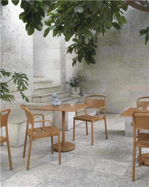 Linear-steel-armchair-linear-steel-cafe-table-70×70-burnt-orange-muuto-org_(550×550)