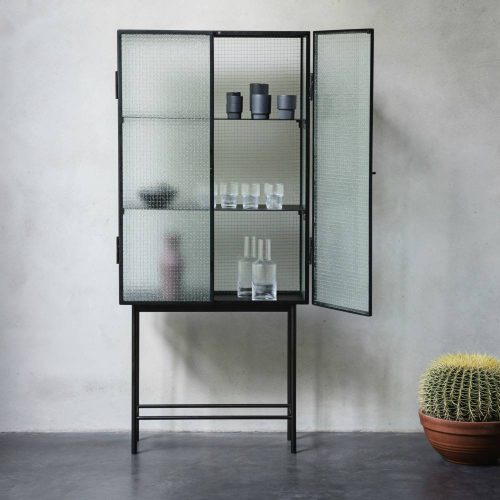 ferm-living-kast-haze-vitrine-zwart-metaal-glas-70_dejavu