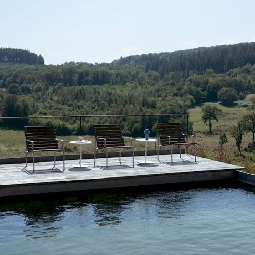 traverse-lounge-armchair_pyro-coffee-table_pc-portable_1220x1220