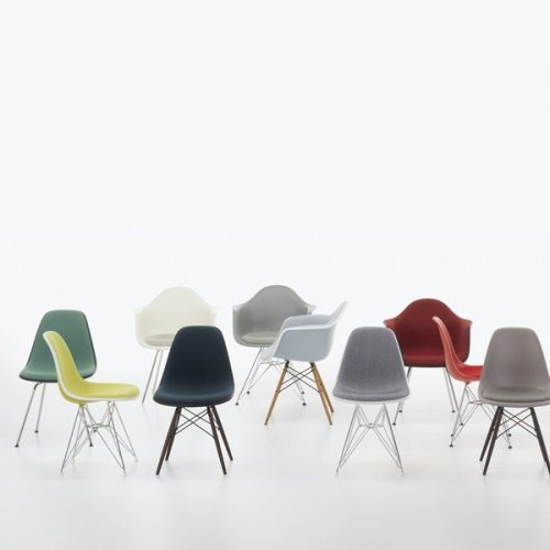 vitra_eames_plastic-chairs-sfeer_dejavu